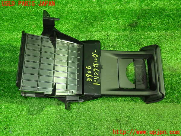 1UPJ-9239067810]セレナ e-POWER(GFC28)ドリンクホルダー 中古_2