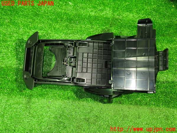 1UPJ-9239067810]セレナ e-POWER(GFC28)ドリンクホルダー 中古_3