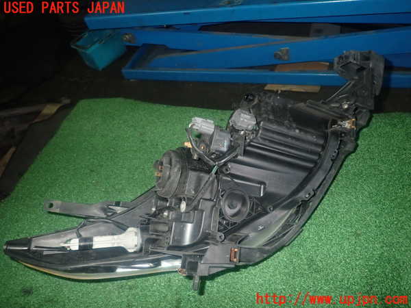 1UPJ-9239091132]プレマシー(CREW)左ヘッドライト ハロゲン 中古_3