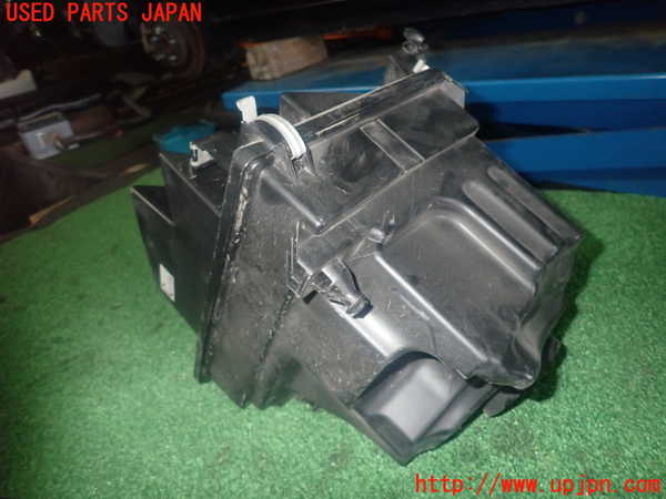 1UPJ-9239092560]プレマシー(CREW)エアクリーナーボックス 中古_2