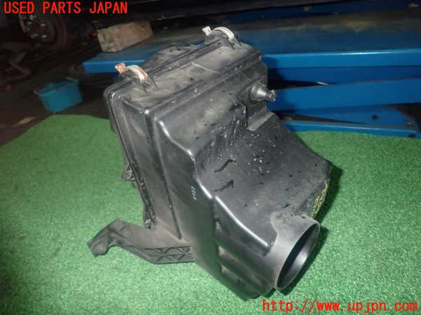 1UPJ-9239092560]プレマシー(CREW)エアクリーナーボックス 中古_4