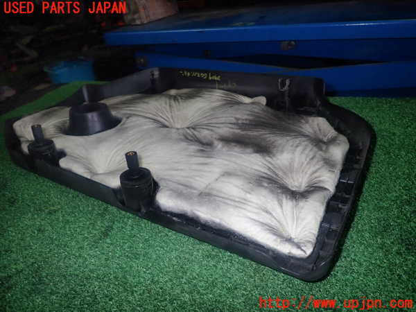 1UPJ-9239092160]プレマシー(CREW)エンジンアッパーカバー 中古_3
