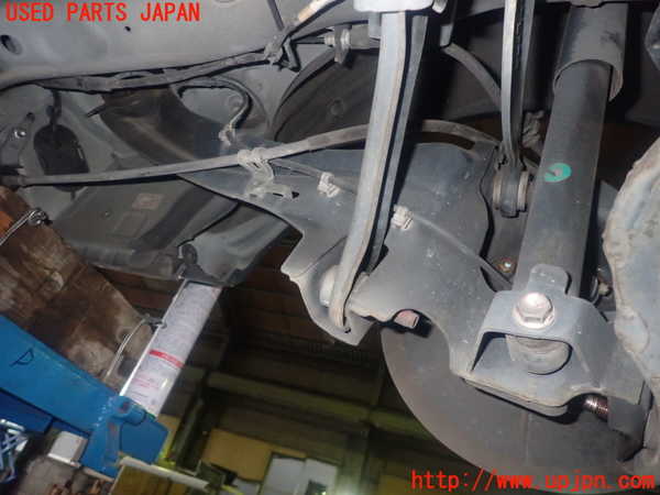 1UPJ-9239094300]プレマシー(CREW)右リアナックルハブ 中古_2
