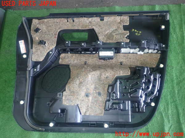 1UPJ-9239091264]プレマシー(CREW)左前ドア内張り 中古_2