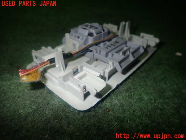 1UPJ-9239096412]プレマシー(CREW)ルームランプ2(2列目) 中古_2