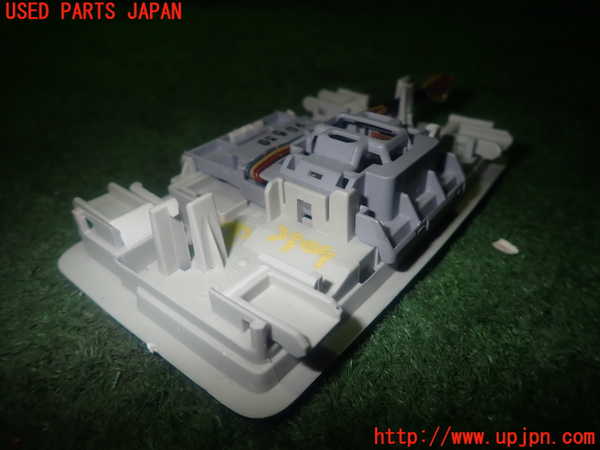 1UPJ-9239096412]プレマシー(CREW)ルームランプ2(2列目) 中古_3
