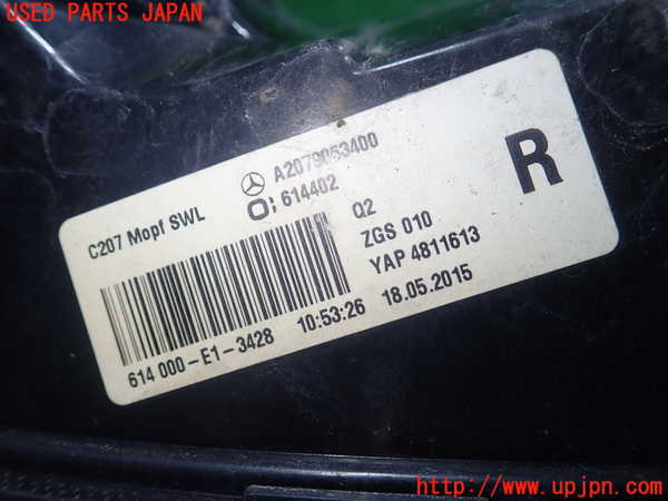 1UPJ-9239101530]ベンツ E250 クーペ C207(207336)右テールランプ 中古_4