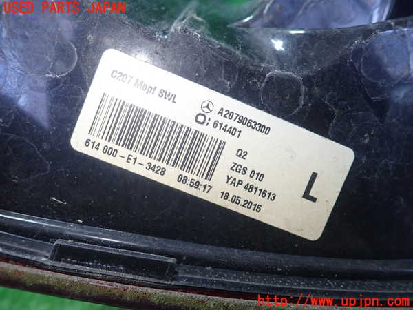 1UPJ-9239101536]ベンツ E250 クーペ C207(207336)左テールランプ 中古_4