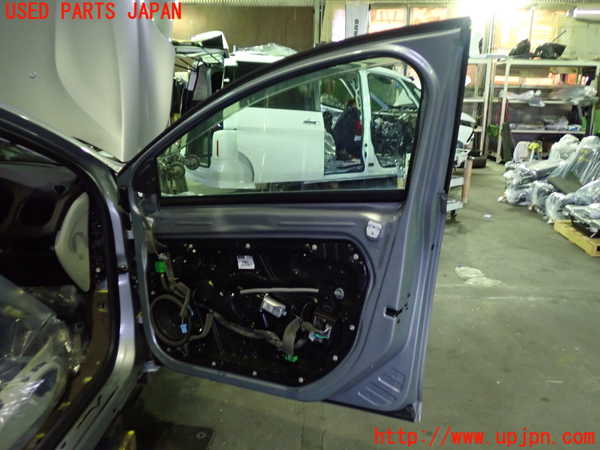 1UPJ-9239111230]ボルボ・V40(MB4164T)右前ドア 中古 AGC M25 43R-00049_4