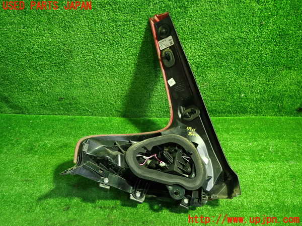 1UPJ-9239111530]ボルボ・V40(MB4164T)右テールランプ 中古_4