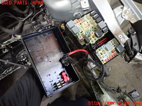 1UPJ-9239116741]ボルボ・V40(MB4164T)ヒューズボックス1(EGルーム内助手席側) 中古_2