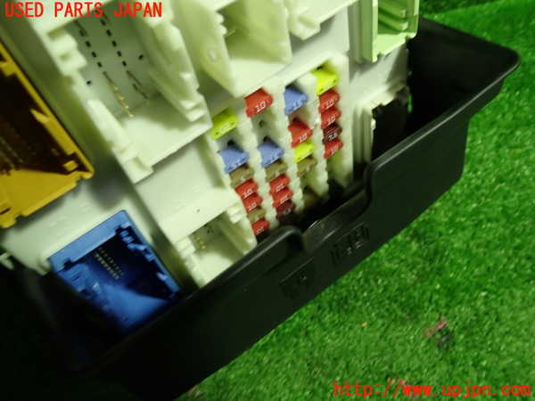 1UPJ-9239116743]ボルボ・V40(MB4164T)ヒューズボックス3(室内助手席側) 中古_2