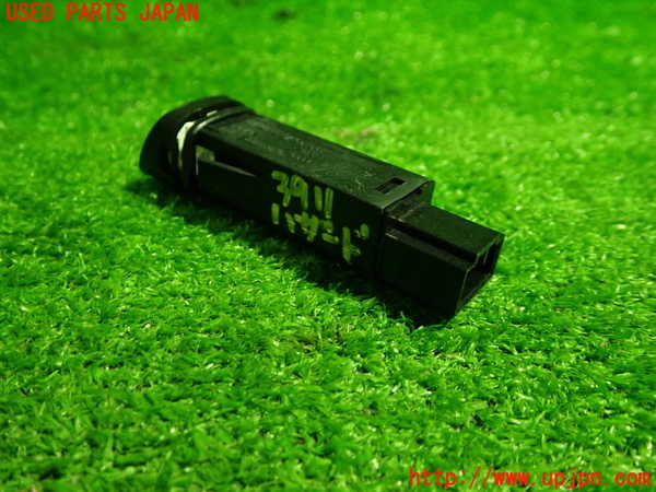 1UPJ-9239116290]ボルボ・V40(MB4164T)ハザードスイッチ 中古_2