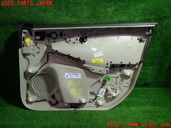 1UPJ-9239111264]ボルボ・V40(MB4164T)左前ドア内張り 中古_3