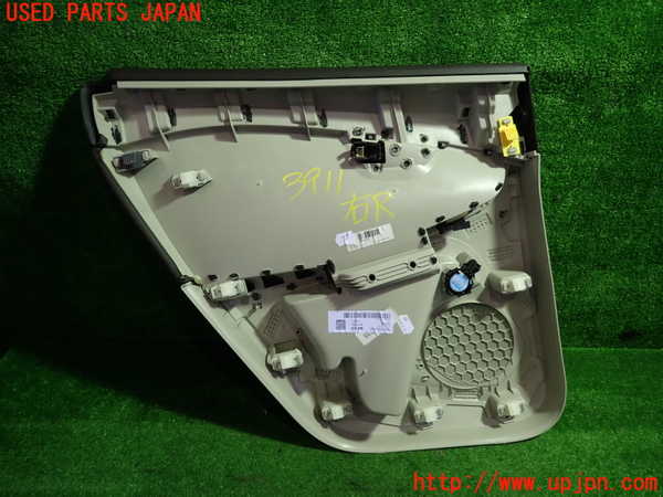 1UPJ-9239111294]ボルボ・V40(MB4164T)右後ドア内張り 中古_3