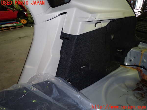 1UPJ-9239117675]ボルボ・V40(MB4164T)右リアピラートリム 中古_3