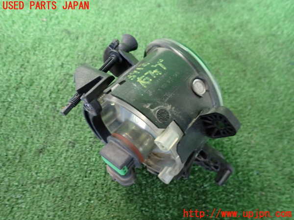 2UPJ-9239121180]ベンツ B180(245232)(W245系)右フォグ 中古_2