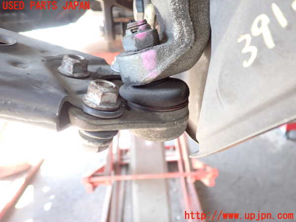 2UPJ-9239124295]ベンツ B180(245232)(W245系)左フロントナックルハブ 中古_2