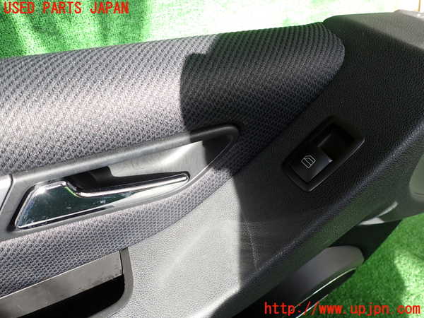 2UPJ-9239121264]ベンツ B180(245232)(W245系)左前ドア内張り 中古_2