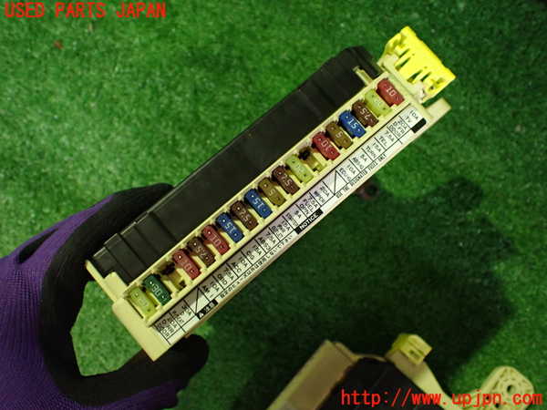 2UPJ-9239136743]クラウン エステート(JZS173W)ヒューズボックス3 中古_4
