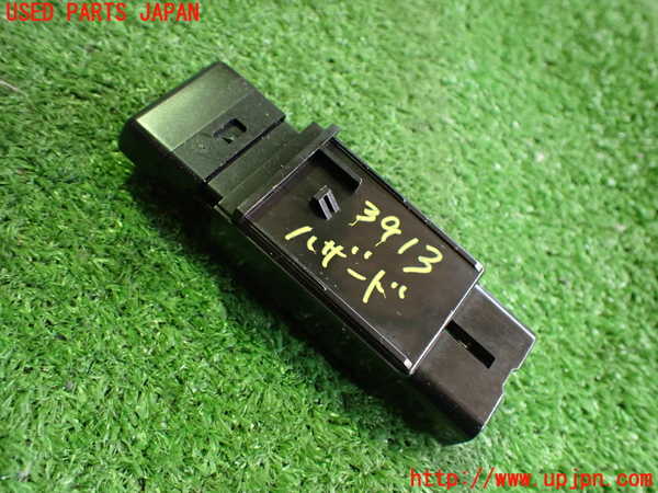 2UPJ-9239136290]クラウン エステート(JZS173W)ハザードスイッチ 中古_2