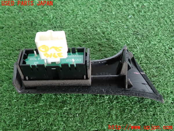 2UPJ-9239146311]セルシオ(UCF31)スイッチ6 (TRIP RESET) 中古_2