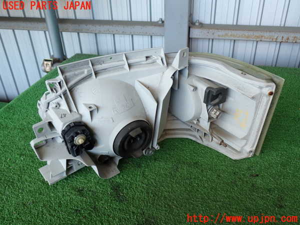 2UPJ-9239151130]ハイエースバン200系(KDH205V)右ヘッドライト ハロゲン 中古_3