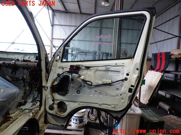 2UPJ-9239151230]ハイエースバン200系(KDH205V)右前ドア (43R-00033) (ジャンク品) 中古_5