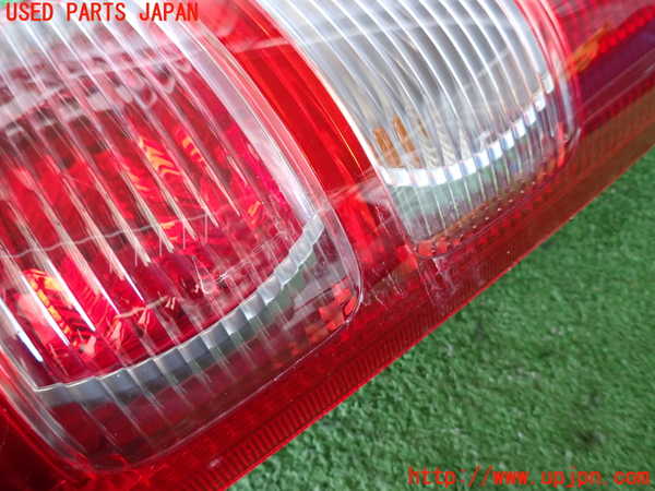 2UPJ-9239151530]ハイエースバン200系(KDH205V)右テールランプ (ジャンク品) 中古_2