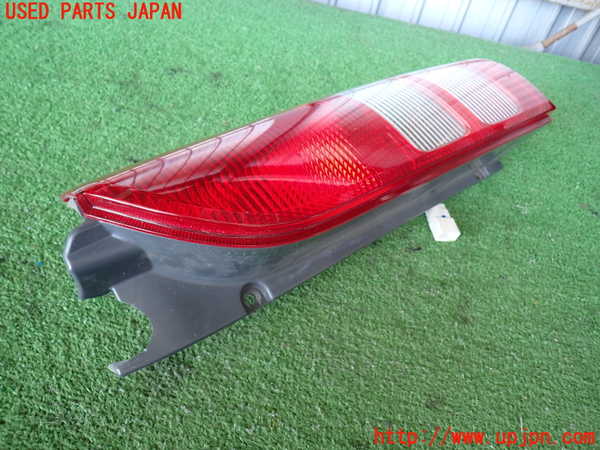2UPJ-9239151530]ハイエースバン200系(KDH205V)右テールランプ (ジャンク品) 中古_3