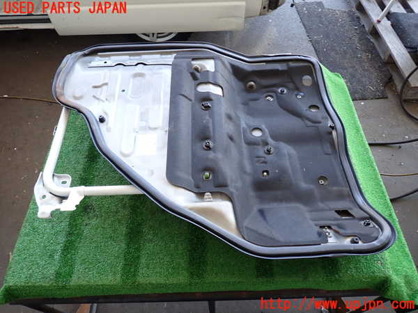 2UPJ-9239152160]ハイエースバン200系(KDH205V)エンジンアッパーカバー 中古_4