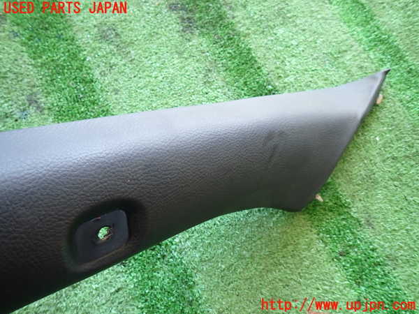 2UPJ-9239157660]ハイエースバン200系(KDH205V)左フロントピラートリム (ジャンク品) 中古_2