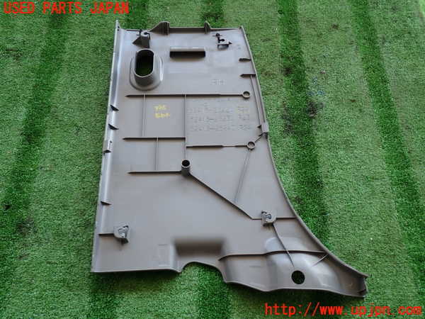 2UPJ-9239157665]ハイエースバン200系(KDH205V)右センターピラートリム 中古_4