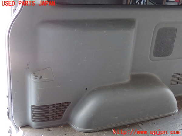 2UPJ-9239157675]ハイエースバン200系(KDH205V)右リアピラートリム 中古_2