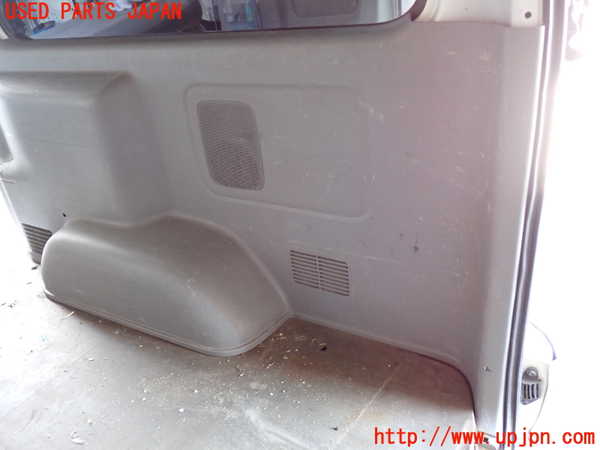 2UPJ-9239157675]ハイエースバン200系(KDH205V)右リアピラートリム 中古_3