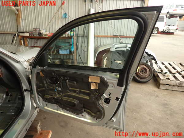 2UPJ-9239171230]BMW 323i(VB23)(E90)右前ドア 中古(43R-001582 M3240)_4