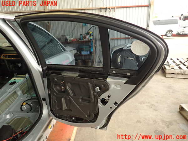 2UPJ-9239171290]BMW 323i(VB23)(E90)右後ドア 中古(43R-001582 M3240)_5