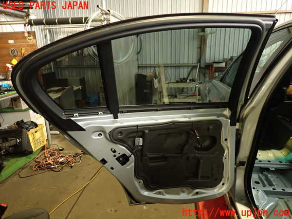 2UPJ-9239171320]BMW 323i(VB23)(E90)左後ドア 中古(43R-001582 M3240)_5
