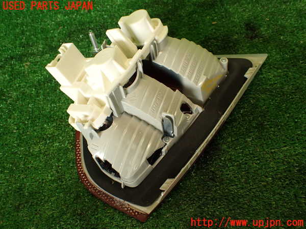 2UPJ-9239171552]BMW 323i(VB23)(E90)左リアフィニッシャー 中古_2