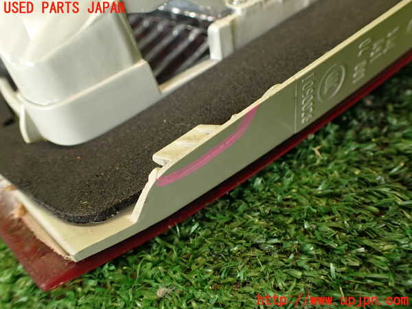 2UPJ-9239171552]BMW 323i(VB23)(E90)左リアフィニッシャー 中古_3