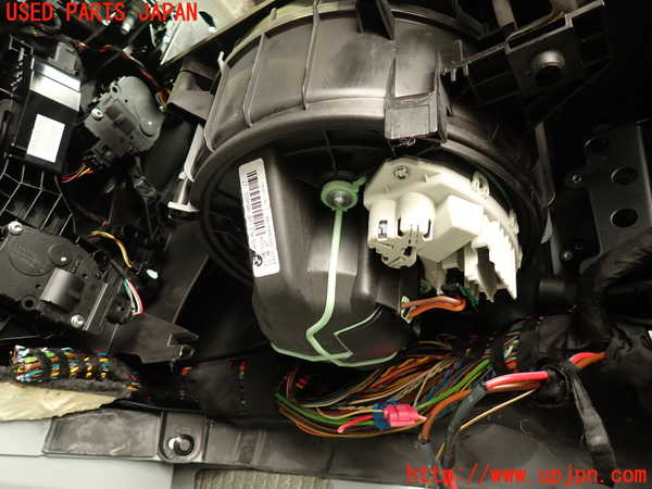 2UPJ-9239176081]BMW 323i(VB23)(E90)エバポレーター1 中古_2
