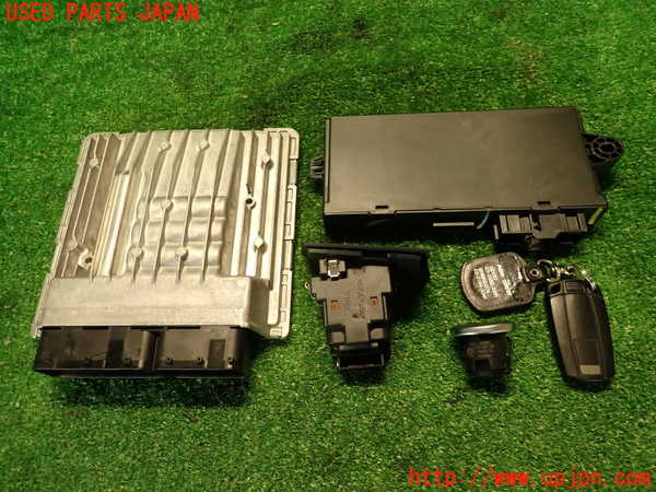 2UPJ-9239176110]BMW 323i(VB23)(E90)エンジンコンピューター DME 中古_2