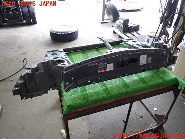 2UPJ-9239181041]ポルシェ・カイエン(9PAM5501)コアサポート 中古_3