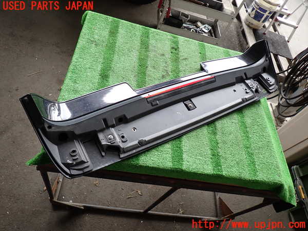 2UPJ-9239181520]ポルシェ・カイエン(9PAM5501)リアスポイラー 中古_4