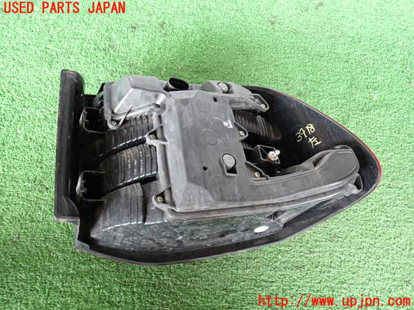2UPJ-9239181536]ポルシェ・カイエン(9PAM5501)左テールランプ 中古_4