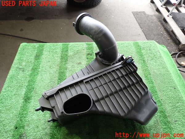 2UPJ-9239182560]ポルシェ・カイエン(9PAM5501)エアクリーナーボックス 中古_2