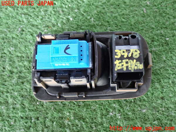 2UPJ-9239186245]ポルシェ・カイエン(9PAM5501)左前パワーウィンドウスイッチ 中古_2