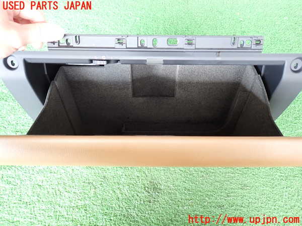 2UPJ-9239187516]ポルシェ・カイエン(9PAM5501)グローブボックス1 中古_2