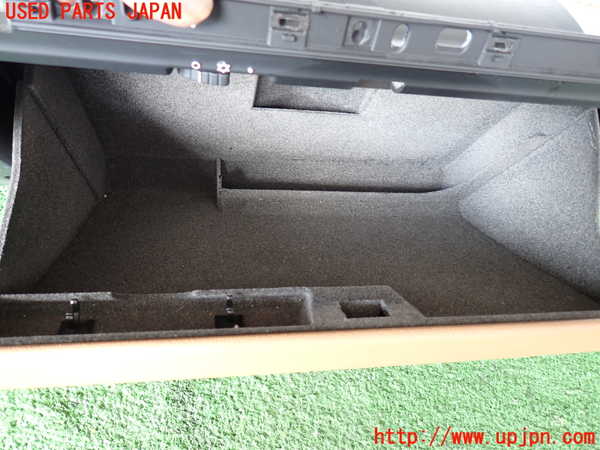 2UPJ-9239187516]ポルシェ・カイエン(9PAM5501)グローブボックス1 中古_3