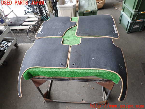 2UPJ-9239187800]ポルシェ・カイエン(9PAM5501)フロアマット 中古_4